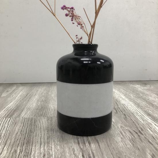 مزهرية زخرفية من الرخام الأسود والأبيض الفسيفسائي بلونين