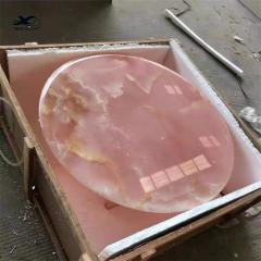 طاولة قهوة شفافة مستديرة من الجزع الوردي وطاولة جانبية
